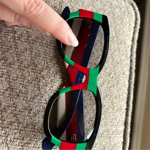 Gucci Black, Green, and Red Sunglasses - Picture 3 of 10